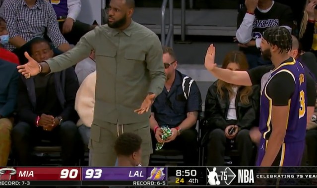  巴特勒三双热火加时险胜尼克斯  