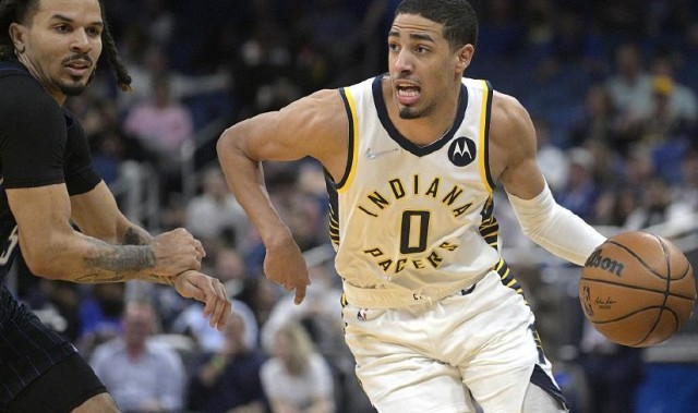  哈里伯顿精妙传球助步行者爆冷击败雄鹿