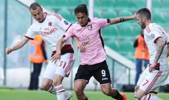  AC米兰租借妖星补强右路  