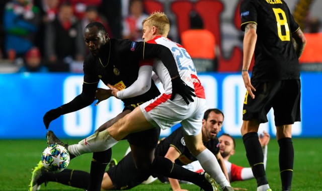  米兰德比争议红牌，VAR判定引发热议  