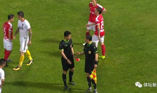  朗斯主场球迷冲突事件，俱乐部遭足协严厉处罚  