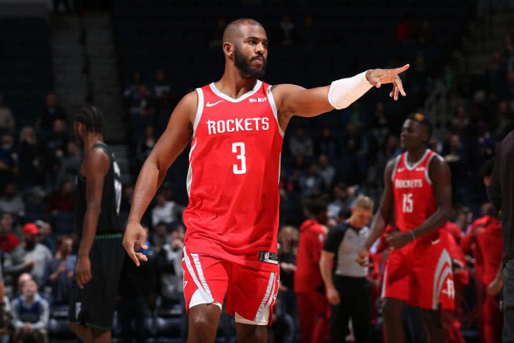  艾顿统治禁区开拓者主场轻取火箭止住连败  