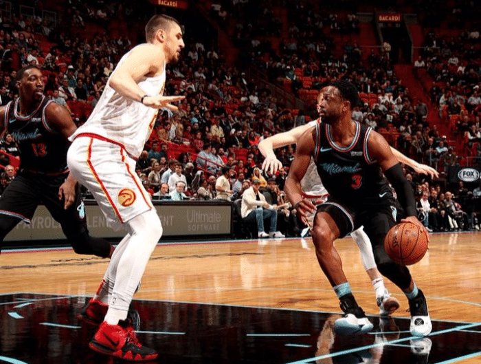  吹杨40+15大师级表演，老鹰双加时险胜活塞显韧性  